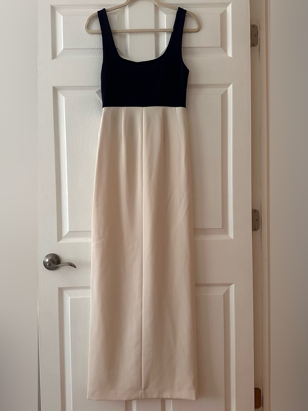 Lauren Ralph Lauren
Two-Tone Ottoman & Crepe
Sleeveless Gown - Picture 9 of 9